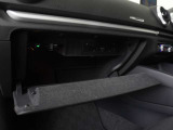 ご納車前に行います点検100項目におきまして、専用のテスターやツールを用いて細かな診断を行います。