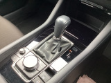 アクセルペダルを踏み込む量や速さに応じて変速パターンをし、人馬一体の運転感覚を発揮してくれる6速オートマ!