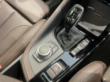 BMWの高性能オートマチックは、ATセレクトレバーを左側に倒すことで、通常の「D」から「S」(スポーツ)または「M」(マニュアル)へと切り替えが可能です。