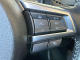 レーダークルーズコントロールを装備。アクセルやブレーキを操作しなくても、自動で先行車との車間距離を保ち追従走行できます。長距離や高速道路を運転する際に、ドライバーへの負担を軽減します。