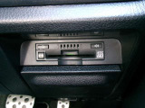 ETC車載器を装備しています。高速道路の料金所もストレスなく通行できます。すっきりとしたビルトインタイプですよ。