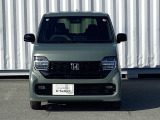 LEDヘッドライトは、本当に明るくて安全です。暗い夜道からお客様を守ってくれます。運転しやすいですし、自慢にもなるかも?黄色いハロゲンライトと見比べてください。
