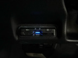 有料道路のレーン通過に便利なETC車載器を装着しています。ご利用にはセットアップが必要となります。