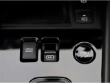 「ドライブモード」SPORT、ECO、STANDARDの3種類のモードを設定!SPORTモードでは、より力強い加速を体感できます!また、SPORTとECOの両モードにもクリープを設定し、駐車場などでの速度調整をしやすくしました!