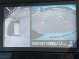 インテリジェント アラウンドビューモニター(移動物 検知機能付)空から見下ろしているかのような映像をディスプレイに映し出し、スムースな駐車をサポートします。