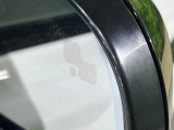 ブラインドスポットモニター ドライバーの死角に他の車を検知すると、ドアミラーの小さな警告灯が点灯。安全に車線を変更できます。ステアリングホイールを制御して衝突を回避するアシストをします。