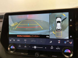 レクサスのお車はすべてバックモニターを標準装備。駐車時のご不安を解消する、パノラミックビューモニターも装備しています。
