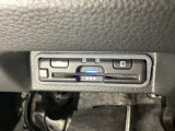ハンドルの真下にETCがついています。高速道路の料金所の通過も楽々です。カードの取り出しもしやすい場所についています。