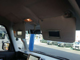 運転席/助手席サンバイザーにはバニティーミラーが付いてます☆