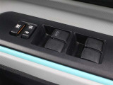 運転席からも操作可能な全席パワーウィンドウが装備されています。