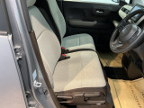 フィット感のあるシート。しっかりと支えてくれるので、長時間の運転を快適にサポートしてくれます。