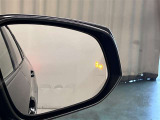 ウインカーミラーにはBSM(ブラインドスポットモニター)を搭載。隣を走る車両が死角に入るとLEDインジケーターを点灯。また、ウィンカーを出すとインジケーターも光って点滅!注意を促してくれます