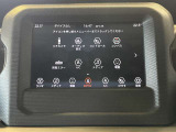 直感的な操作が可能なタッチパネル式インフォテインメントシステム。スマホを繋ぐだけでいつものナビアプリや音楽をそのまま車内で楽しめます。