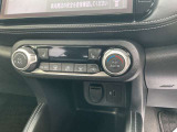 オートエアコンなので、風量の切り替えを自動調節し温度を保ってくれます☆運転席と助手席で温度変化出来ます。