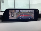 狭い場所での駐車やすれ違いなどでより的確な運転操作に役立つ360&deg;ビューモニターが装備されています。