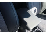 大きなアームレストなのでゆったりと運転できます。