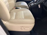 パワーシート搭載。微妙な調整が手軽にでき、ピッタリなポジションで運転することが可能です。