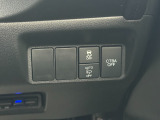 [ VSA (ABS+TCS+横すべり抑制) ]すべりやすい道や、障害物・割り込み車を避けるため急ハンドルを切った時に起こりがちなクルマの姿勢の乱れを抑制し、運転にゆとりをもたらします。