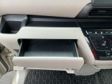 収納もバッチリ!小物が散乱しがちな車内もスッキリさせる事ができますね♪