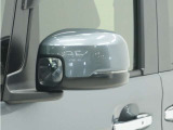 ◆ドアミラーウインカー◆ドアミラーにウインカーを装備しています。対向車に自身の進行方向を合図し安全に運転できます。