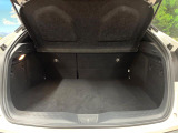 積み下ろしのしやすいデッキにはたっぷりと荷物を積み込んでいただけます。遊びから仕事まで、様々なシーンで頼れます♪