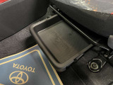 助手席アンダートレイ付きですので小物等収納出来ます。靴なども収納で出来とても便利!!