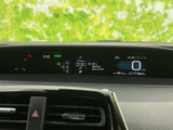 メーター類は視認性が高く、運転に必要な情報をドライバーに分かりやすく伝えます。洗練されたデザインと使いやすさを追求し、快適なドライビングをサポートします。