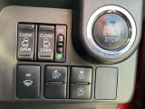 エンジンスタートはボタンを押すだけ!運転席にて両側電動スライドドアの開閉操作が出来ます!便利な機能です!