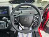 ドライバーの操作性に配慮したステアリング。快適な運転をサポートします。