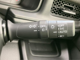 操作しやすいウインカーレバーは、スムーズな車線変更をサポート。直感的な操作感で、安全な運転をサポートします。使いやすさを追求した設計です。