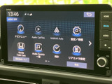 ナビメニューや音源一覧、スマートフォン連携、設定などを画面から選べる構成です。必要な項目を見つけやすく、日常の移動を快適にサポートします。