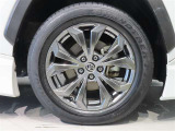 純正のアルミホイール装着車です。タイヤサイズは225/60R18です。