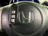 【Hondaスマートキー】カバンやポケットに入れたままでもドアの施錠・解錠が可能なスマートキーを装備。エンジンのオン・オフ時もカギを取り出す必要が無いからとっても便利です♪