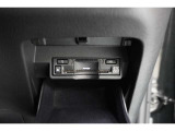 広がる運転支援サービスETC2.0搭載。全国の高速道路に設置されたITSスポットと双方向通信を図り、広域な道路交通情報や安全運転をサポートする情報を得て、音声やナビ画面上にタイムリーにお知らせします。