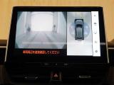 フロントビューで見通しが悪いT字路などの道でも見通し良く映し出してくれるので安心♪※あくまでも補助的な装置なので目視確認もお忘れなく!