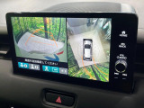 【マルチビューカメラシステム】専用のカメラにより、上から見下ろしたような視点で360度クルマの周囲を確認することができます☆死角部分も確認しやすく、狭い場所での切り返しや駐車もスムーズに行えます。