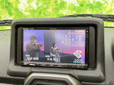 停車中にテレビ番組を視聴でき、休憩時間や待ち合わせの合間にも活用できます。画面に番組情報が表示され、内容を確かめながら楽しめます。