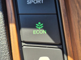 ワンタッチで省燃費走行をサポートするECONスイッチを装備。