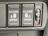 視認性の高いメーターパネルは、運転に必要な情報を一目で確認でき、直感的なデザインが運転への集中を助けます。