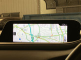 地図情報が画面いっぱいに表示され、道路や周辺の位置関係を確認しやすい仕様です。目的地までの道順を確かめる際にも、画面を見ながら使いやすく、日々のお出かけをサポートします。