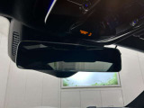 リバース連動型のバックカメラは、精度が良く、バックや縦列駐車もストレスなく止められます。カメラの性能も日々進化しており画質には私たちも驚かされます。ぜひ実車でのご確認をお願い致します!