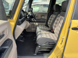 運転席周りのレイアウトは、使いやすさを追求。操作しやすい位置にスイッチ類が配置されています。