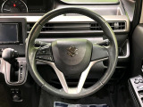 【純正革巻きステアリング】上質な革を使用することで、手にしっかり馴染みとても運転しやすいハンドルです♪