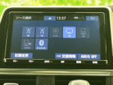 お気に入りの音楽やラジオを快適に楽しめます。CDやSDカード、Bluetoothなど、多様なメディアに対応。ドライブ中のエンターテイメントを充実させてくれます。