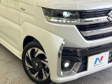 【LEDヘッドライト】悪天候や夜間走行時も良好な視界を確保し安心して運転できる高輝度LEDヘッドライトを装備!点灯速度が早く、消費電力も抑えられています。