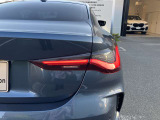 安全面への取り組みとして通常時のブレーキング時には明るく点滅するテールライトが急ブレーキ時には点滅し、さらに停止直前にはハザードランプが点灯するダイナミックブレーキライトを採用しています。
