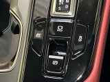 電動パーキングブレーキ&ブレーキホールド☆HOLDスイッチを押しシステムONの状態にしておくことで渋滞や信号待ちなどでブレーキを踏んで停止した時保持してくれる。