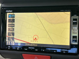 見やすい地図表示で、スムーズなナビゲーションを実現。目的地までの最適なルートを検索し、快適なドライブをサポートします。