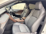 トヨタ中古車「まるごとクリーニング」施工済。外装はもちろん内装はシートを外して見えない所まで徹底洗浄しています。
