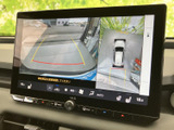 後方確認が容易なモニターで、駐車や車庫入れがより安全に。周囲の状況を把握しやすく、運転の苦手な方にもおすすめです。